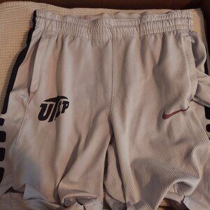MENS NIKE GYM SHORTS UTEP SIZE M/L